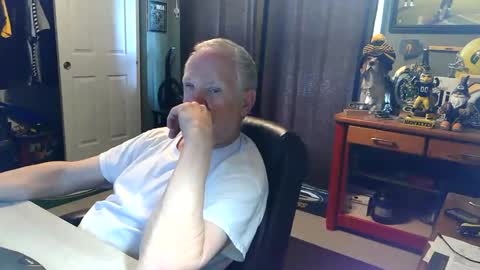Snapshot of midwestdad09 chatting on 05-19-26, 07:09 midwestdad09 online show from 05-19-26, 07:09