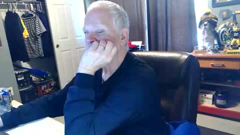 Snapshot of midwestdad09 chatting on 05-22-26, 02:22 midwestdad09 online show from 05-22-26, 02:22