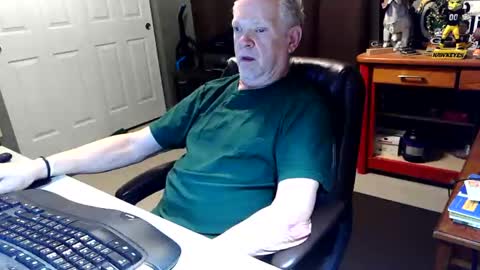 Snapshot of midwestdad09 chatting on 05-24-26, 08:41 midwestdad09 online show from 05-24-26, 08:41