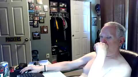 Snapshot of midwestdad09 chatting on 05-26-26, 05:31 midwestdad09 online show from 05-26-26, 05:31