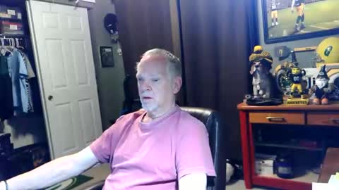 Snapshot of midwestdad09 chatting on 05-30-26, 08:33 midwestdad09 online show from 05-30-26, 08:33