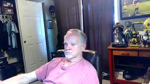 Snapshot of midwestdad09 chatting on 05-30-26, 10:29 midwestdad09 online show from 05-30-26, 10:29
