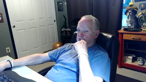 Snapshot of midwestdad09 chatting on 06-21-26, 11:18 midwestdad09 online show from 06-21-26, 11:18