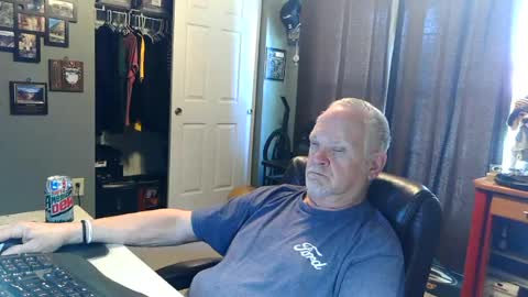 Snapshot of midwestdad09 chatting on 06-23-26, 07:01 midwestdad09 online show from 06-23-26, 07:01