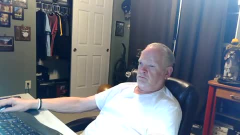 Snapshot of midwestdad09 chatting on 06-25-26, 06:51 midwestdad09 online show from 06-25-26, 06:51