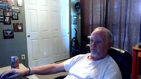 Snapshot of midwestdad09 chatting on 07-01-26, 07:46 midwestdad09 online show from 07-01-26, 07:46