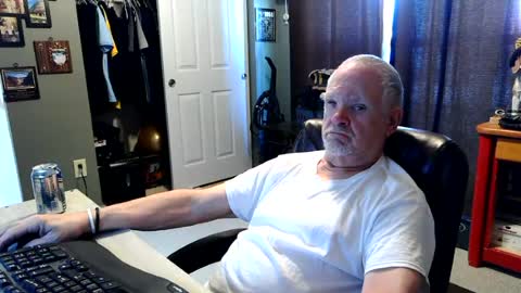 Snapshot of midwestdad09 chatting on 07-03-26, 01:50 midwestdad09 online show from 07-03-26, 01:50