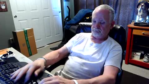 Snapshot of midwestdad09 chatting on 07-04-26, 06:36 midwestdad09 online show from 07-04-26, 06:36