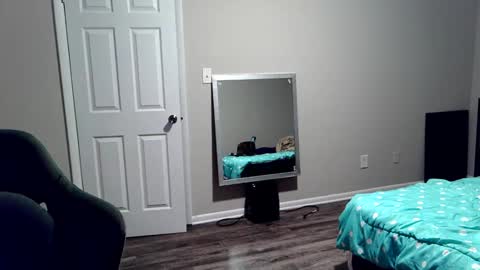 Snapshot of mifriend1998 chatting on 03-10-26, 05:34 mifriend1998 online show from 03-10-26, 05:34