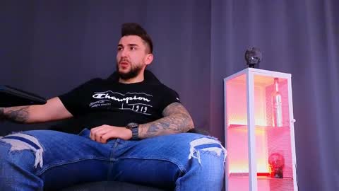 MightyAaron online show from 03-11-25, 01:37