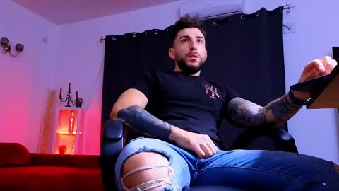 MightyAaron online show from 11-26-25, 03:40