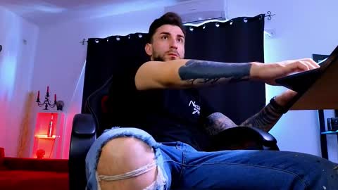 Snapshot of mightyaaron chatting on 02-19-26, 07:26 MightyAaron online show from 02-19-26, 07:26