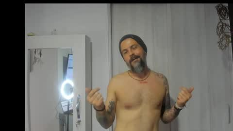 Snapshot of miguel_angeel_ chatting on 05-15-26, 02:35 Miguel Angel online show from 05-15-26, 02:35