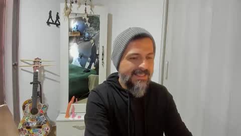 Snapshot of miguel_angeel_ chatting on 06-01-26, 01:35 Miguel Angel online show from 06-01-26, 01:35