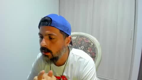 Snapshot of miguel_angeel_ chatting on 06-07-26, 03:10 Miguel Angel online show from 06-07-26, 03:10
