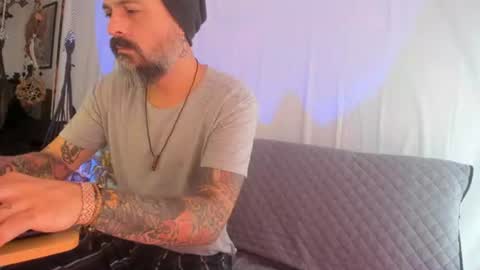 Snapshot of miguel_angeel_ chatting on 06-10-26, 02:16 Miguel Angel online show from 06-10-26, 02:16