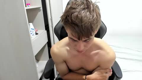 Miguel Hernandez online show from 10-26-25, 01:28