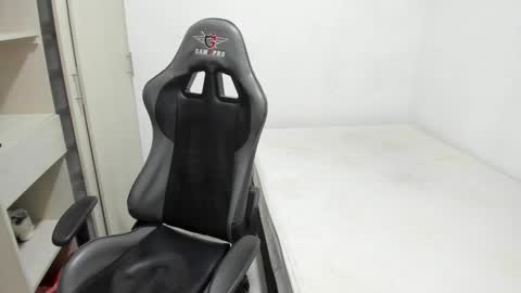 Miguel Hernandez online show from 11-19-25, 07:14