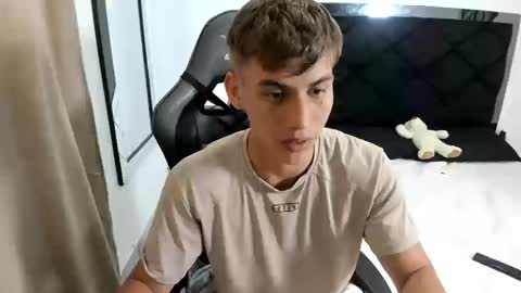 Miguel Hernandez online show from 03-11-26, 02:56