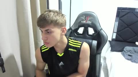 Snapshot of miguel_hz chatting on 05-14-26, 12:06 Miguel Hernandez online show from 05-14-26, 12:06