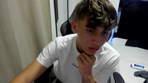 Snapshot of miguel_hz chatting on 05-17-26, 12:30 Miguel Hernandez online show from 05-17-26, 12:30