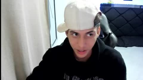 Snapshot of miguel_hz chatting on 07-14-26, 11:27 Miguel Hernandez online show from 07-14-26, 11:27