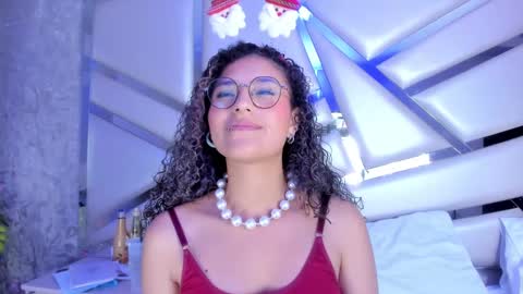 Snapshot of miia02 chatting on 12-24-24, 08:11 MIA 3 online show from 12-24-24, 08:11