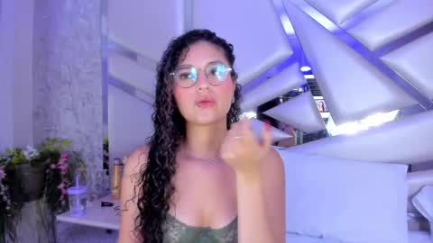 Snapshot of miia02 chatting on 01-11-25, 05:10 MIA 3 online show from 01-11-25, 05:10