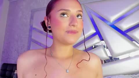 Snapshot of miia02 chatting on 09-19-25, 04:03 MIA 3 online show from 09-19-25, 04:03