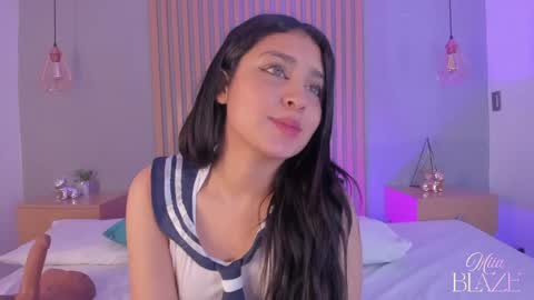 Mia online show from 04-30-26, 02:12