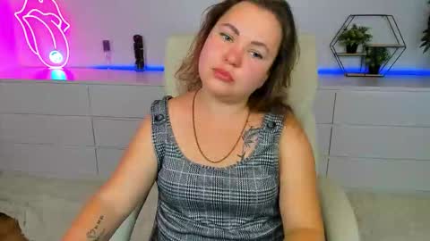 Mia online show from 09-12-25, 12:05