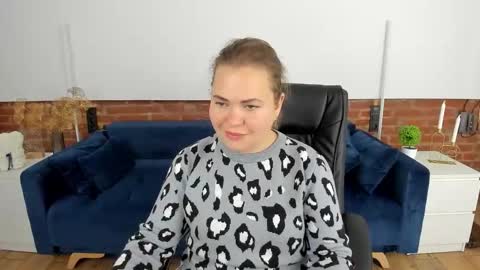 Mia online show from 09-19-25, 07:10