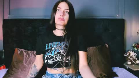 Snapshot of miia_moore_ chatting on 05-27-26, 01:08 miia_moore_ online show from 05-27-26, 01:08