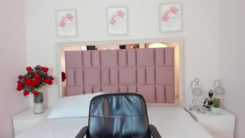 Mia  online show from 01-17-25, 01:47