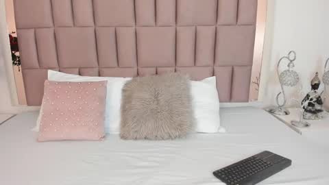 Mia  online show from 02-19-25, 06:54