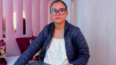 Mia  online show from 09-16-25, 09:32