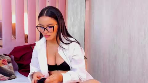 Mia  online show from 09-26-25, 10:08