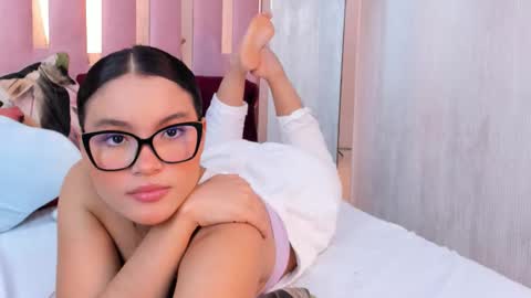 Mia  online show from 10-01-25, 10:21