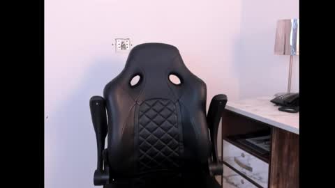 Mia  online show from 10-06-25, 10:23