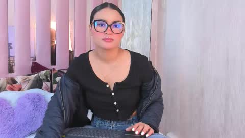 Mia  online show from 10-16-25, 10:27