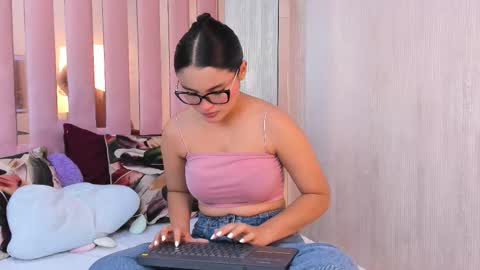 Mia  online show from 10-17-25, 10:29