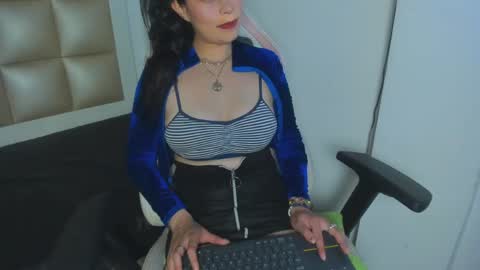 Snapshot of miia_spencer chatting on 04-25-26, 08:17 Mia online show from 04-25-26, 08:17