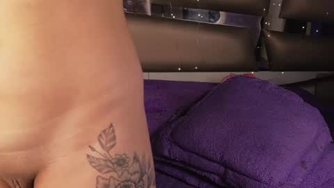 Snapshot of miia_spencer chatting on 04-28-26, 02:27 Mia online show from 04-28-26, 02:27