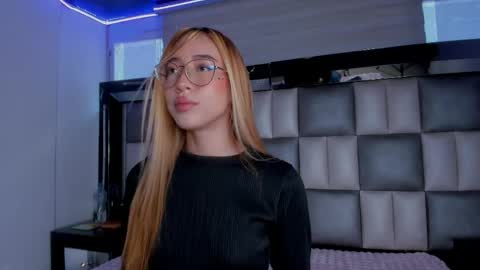 Snapshot of miia_spencer chatting on 05-12-26, 01:08 Mia online show from 05-12-26, 01:08