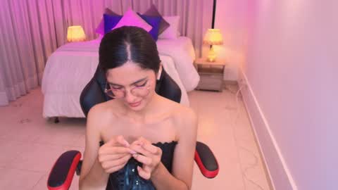 Mia online show from 02-06-25, 03:48