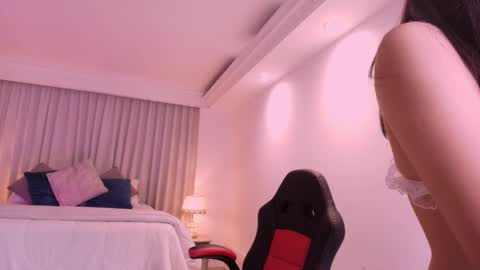 Mia online show from 02-28-25, 07:05