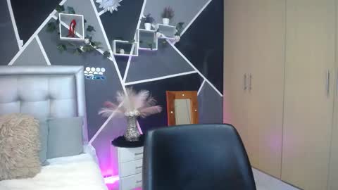 Snapshot of miiaa_k chatting on 10-21-25, 01:01 miiaa_k online show from 10-21-25, 01:01