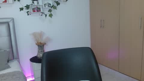 miiaa_k online show from 05-05-26, 08:55