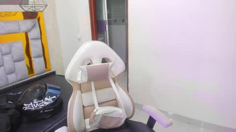 Snapshot of miiaboss chatting on 04-29-26, 11:14 miiaboss online show from 04-29-26, 11:14