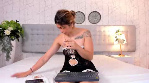 Snapshot of miiacoopper chatting on 09-18-25, 09:17 Mia Coopper online show from 09-18-25, 09:17